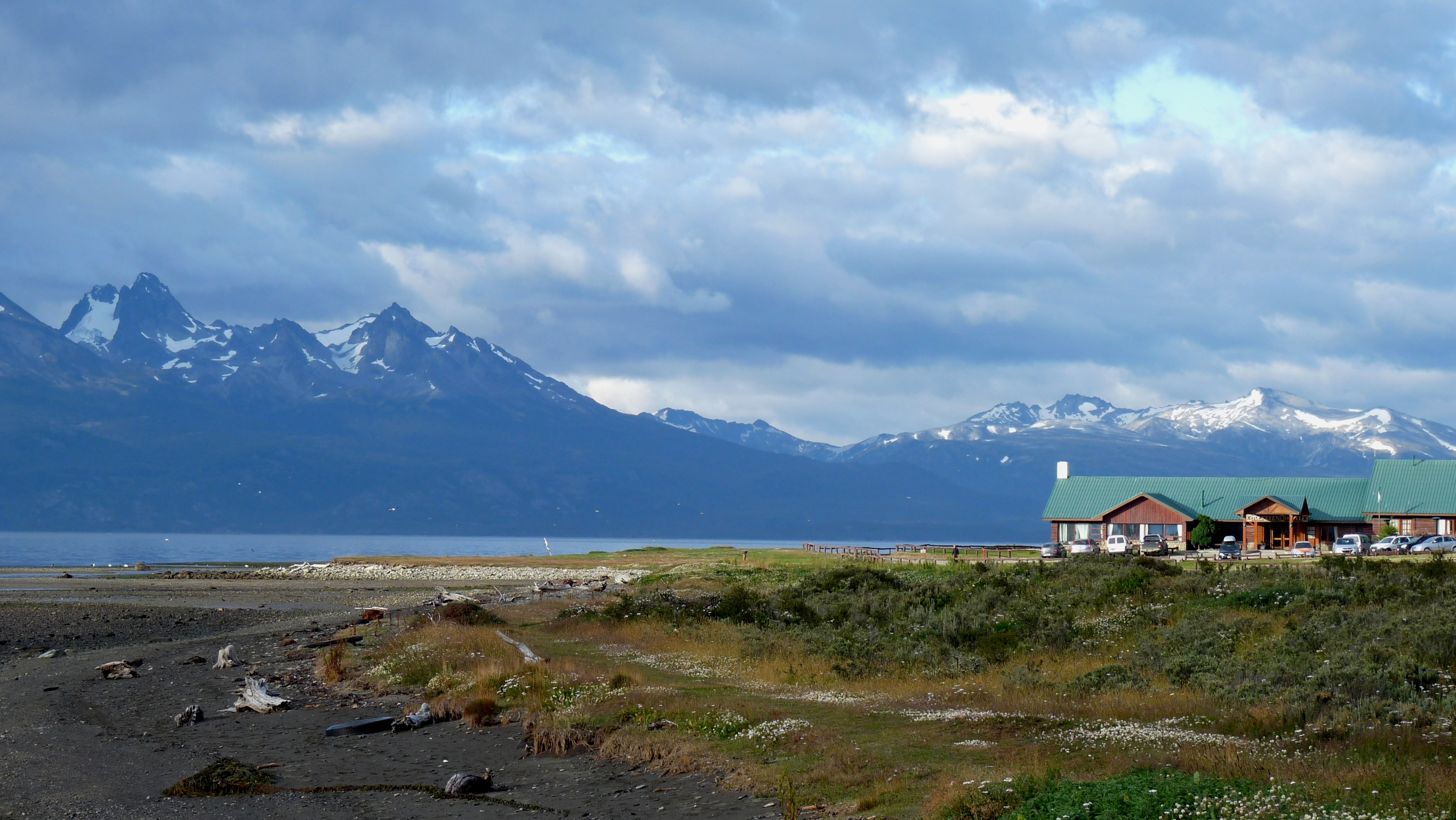 Costa y cordillera de Ushuaia, canal Beagle